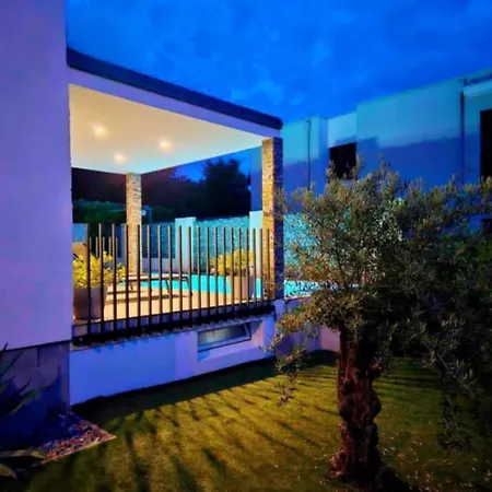 New! With Heated Pool In Umag Villa