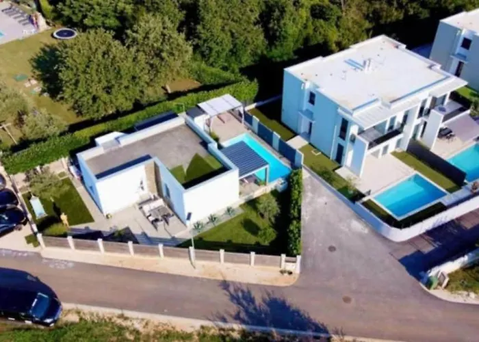 New! With Heated Pool In Umag * Babici