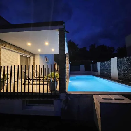 New! With Heated Pool In Umag Babici